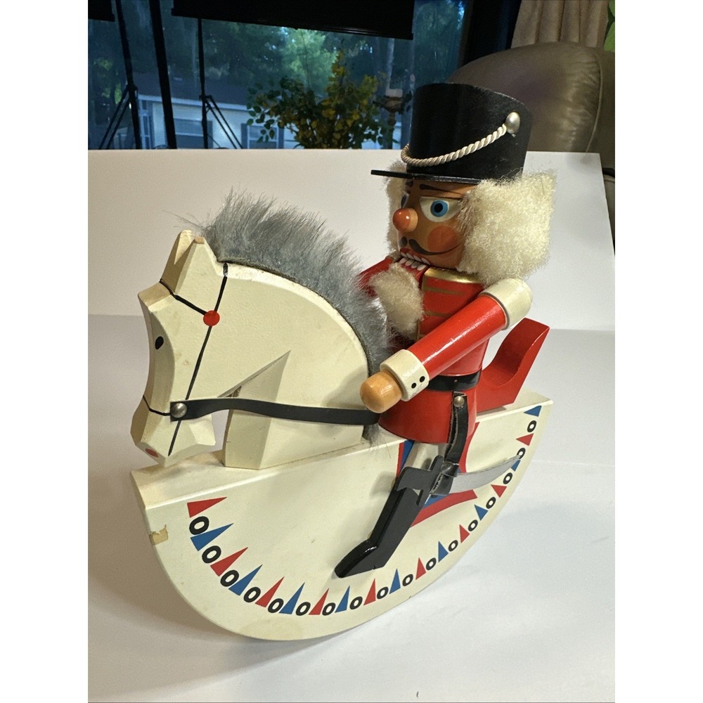 VTG Erzgebirge nutcracker. Chip On Horse Ear and Chip on Front. See Photos - Picture 3 of 10